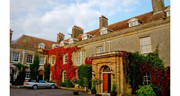 Holbrook House is abeautiful Georgian building boasting 20 acres ofgorgeous grounds. Youllenjoy a magnificent rural experience as you explore the surrounding gardens and woodland, relax in yourcomfortable and elegantlyfurnished room orindulge i