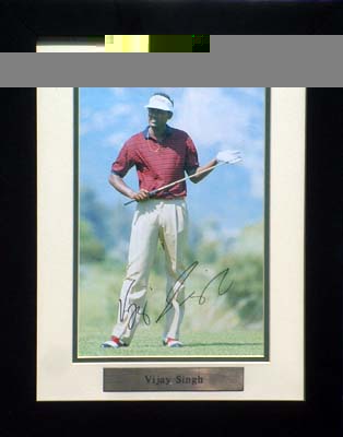 Unbranded Vijay Singh signed and framed photo presentation